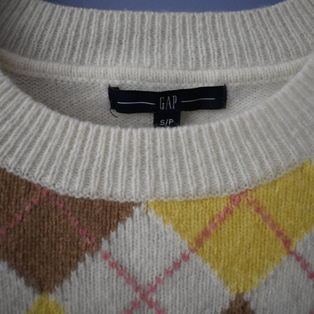 GAP Winter Sweater - Picture 3 of 5